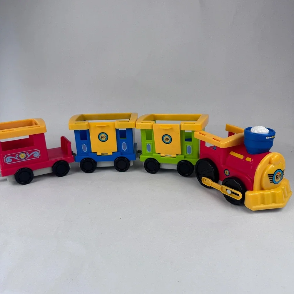 Fisher Price Little People 2012 Load and Go Train 4 Cars